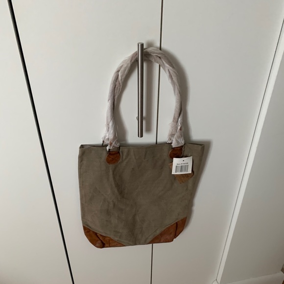 🌻"NEW" ....... TOTE - Picture 2 of 6